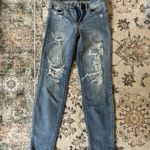 Judy Blue Distressed Boyfriend Jeans in Blue